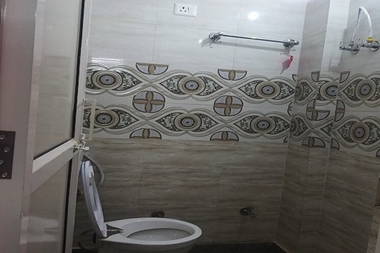 Bathroom, new ashok nagar 1.5 Bedroom 650 Sq.Ft. Builder Floor In New Ashok Nagar Delhi 9846666