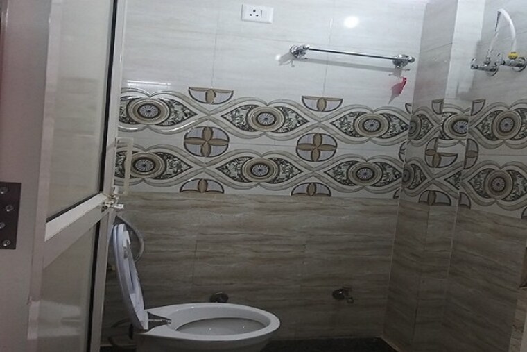 Bathroom, new ashok nagar 2 Bedroom 852 Sq.Ft. Builder Floor In New Ashok Nagar Delhi 9846827