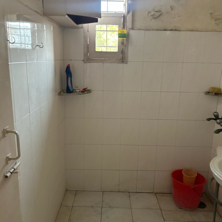 Bathroom, rwa-jalvayu-vihar-noida 3 Bedroom 2000 Sq.Ft. Apartment In Sector 25 Noida 9846600