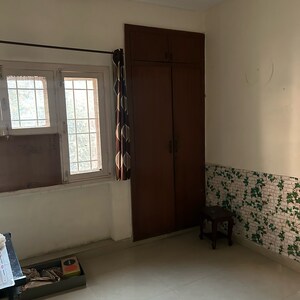 Room in 3 BHK Apartment at Rwa Jalvayu Vihar Noida, Sector 25 – for Rent