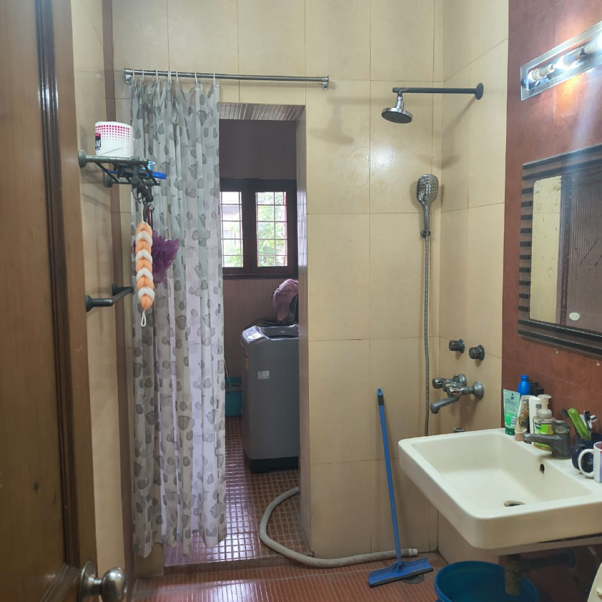 3 BHK + Servant Room Apartment For Rent in Rwa Jalvayu Vihar Noida