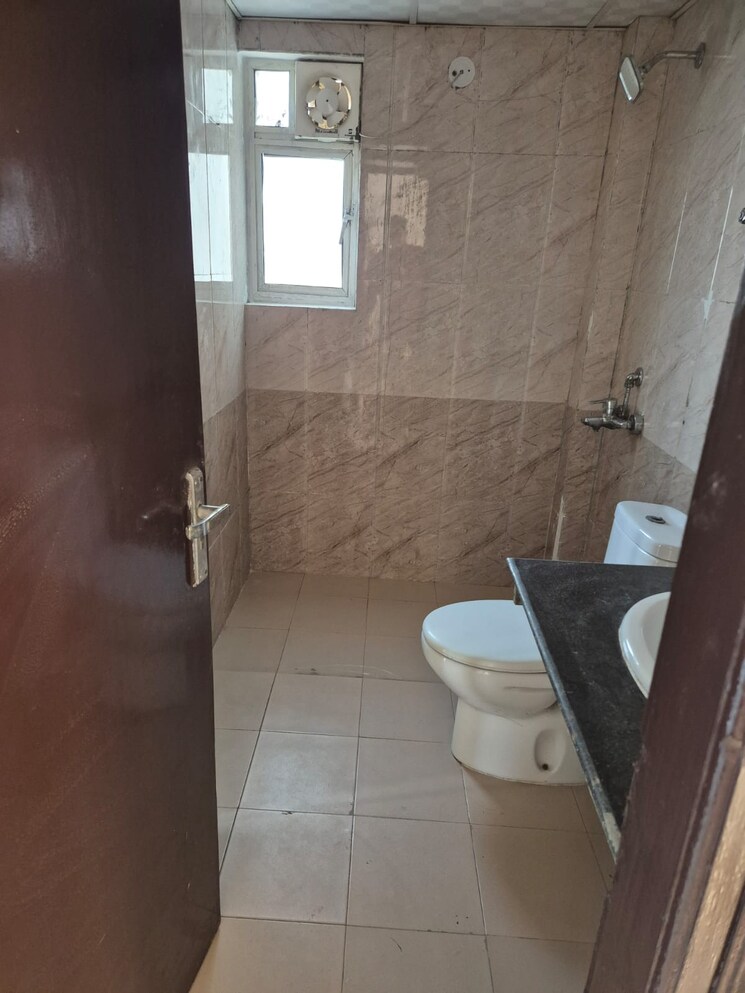 Bathroom, aba-ivy-county 4 Bedroom 2511 Sq.Ft. Apartment In Sector 75 Noida 9846604