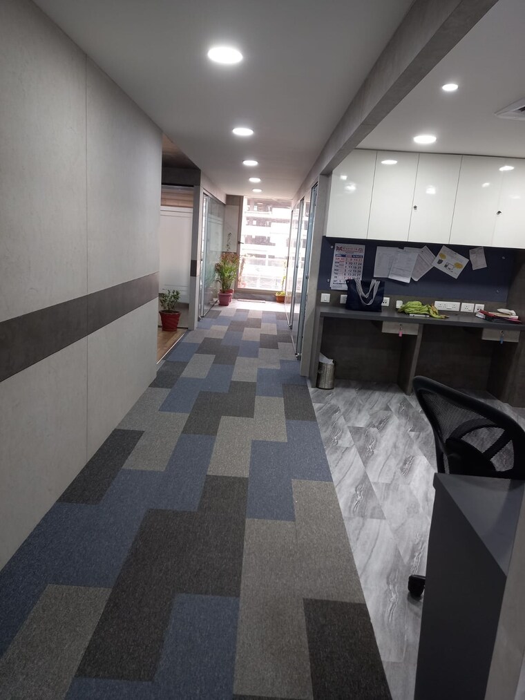  Parking, sheladia-one-world-west Commercial Office Space 2600 Sq.Ft. In Ambli Ahmedabad 9846636
