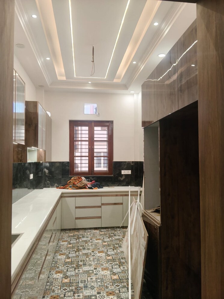 Kitchen, gomti nagar 6+ Bedroom 3000 Sq.Ft. Independent House In Gomti Nagar Lucknow 9846672