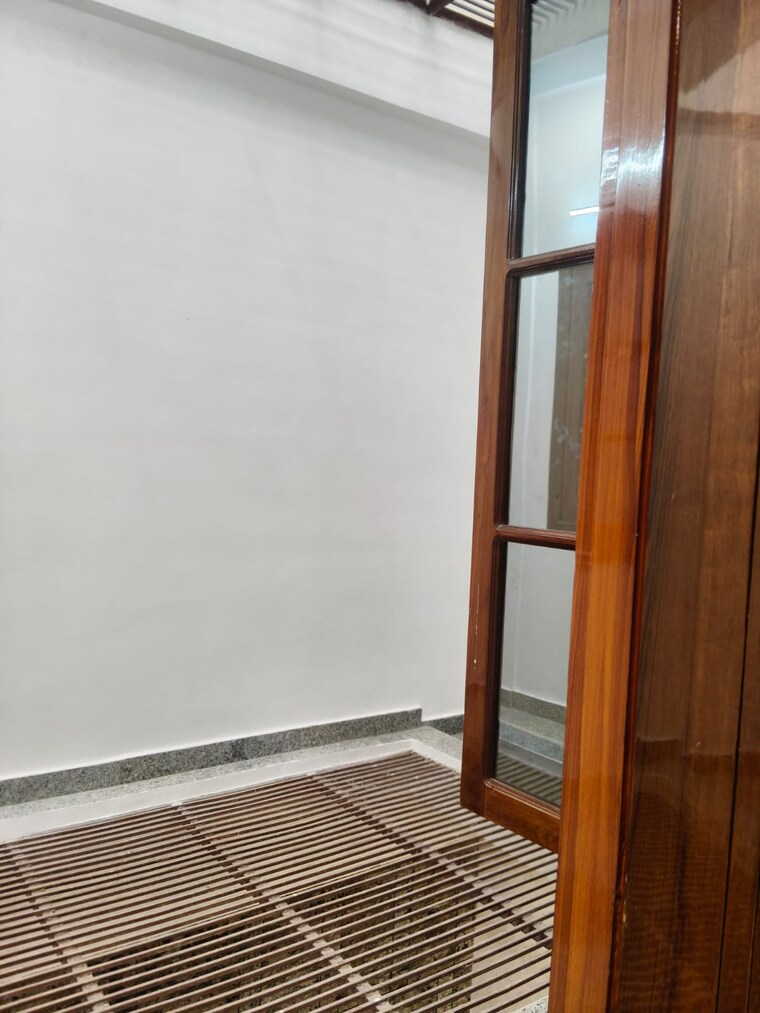 Room, gomti nagar 6+ Bedroom 3000 Sq.Ft. Independent House In Gomti Nagar Lucknow 9846672