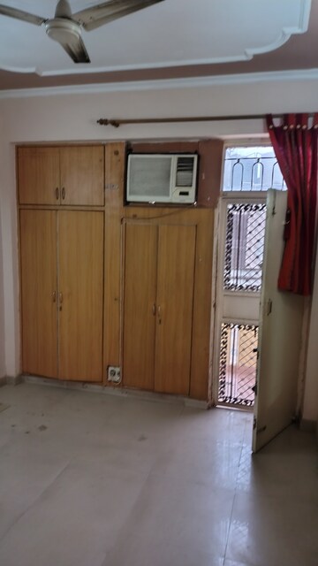 Furnished Amenities in 3 BHK Builder Floor at Mayfield Garden – for Rent