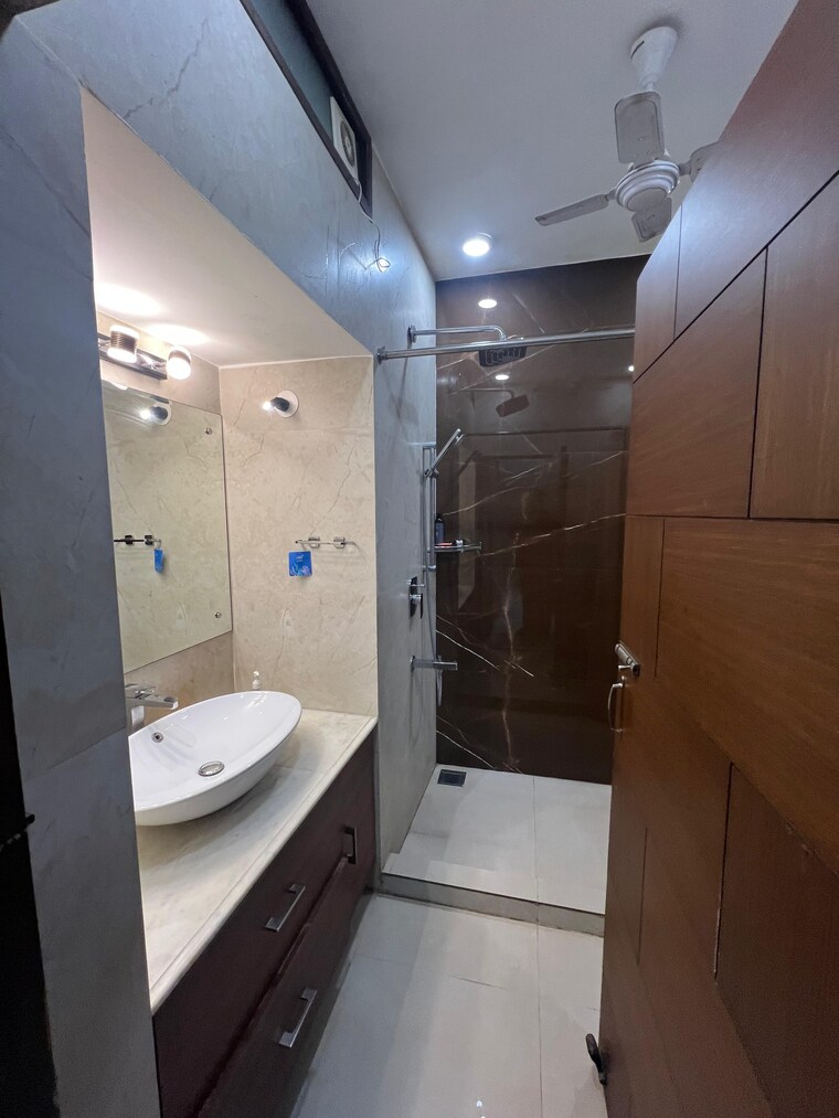 Bathroom, vasant vihar 4 Bedroom 2400 Sq.Ft. Builder Floor In Vasant Vihar Delhi 9846694