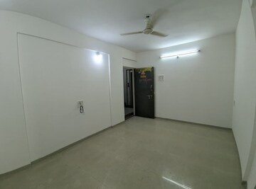 Room in 2 BHK Apartment at Bora Ville, Kharadi – for Rent