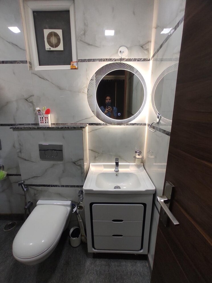 Bathroom, sector 31 3 Bedroom 2165 Sq.Ft. Builder Floor In Sector 31 Gurgaon 9846748