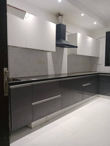 Kitchen in 2 BHK Builder Floor at Sector 31 – for Rent