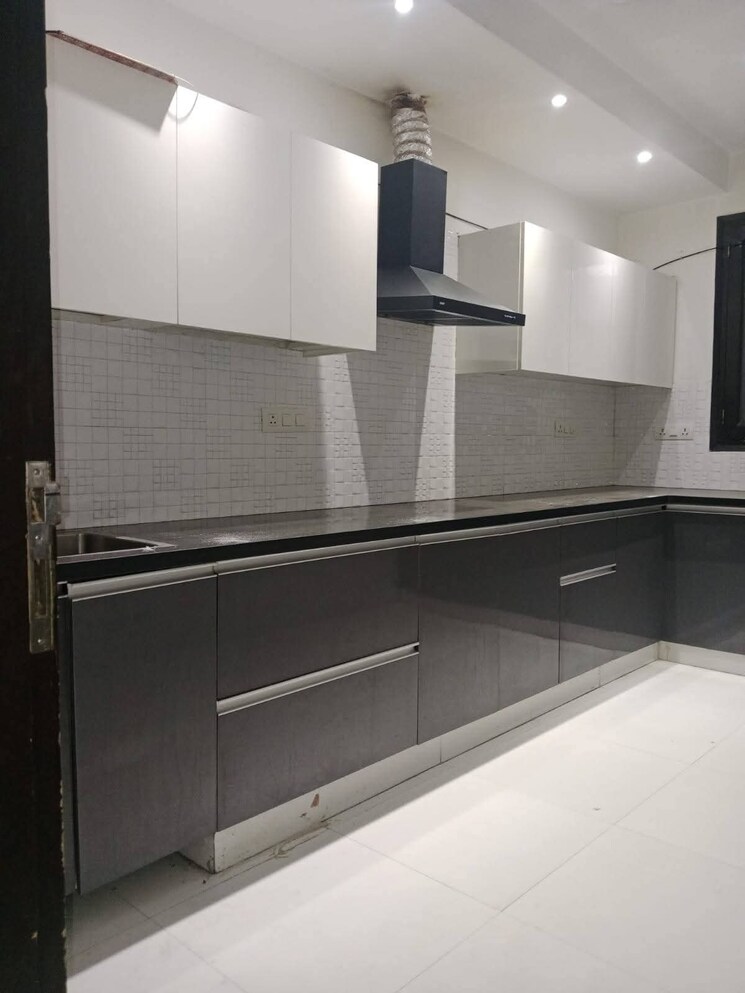 Kitchen, sector 31 2 Bedroom 160 Sq.Yd. Builder Floor In Sector 31 Gurgaon 9846739
