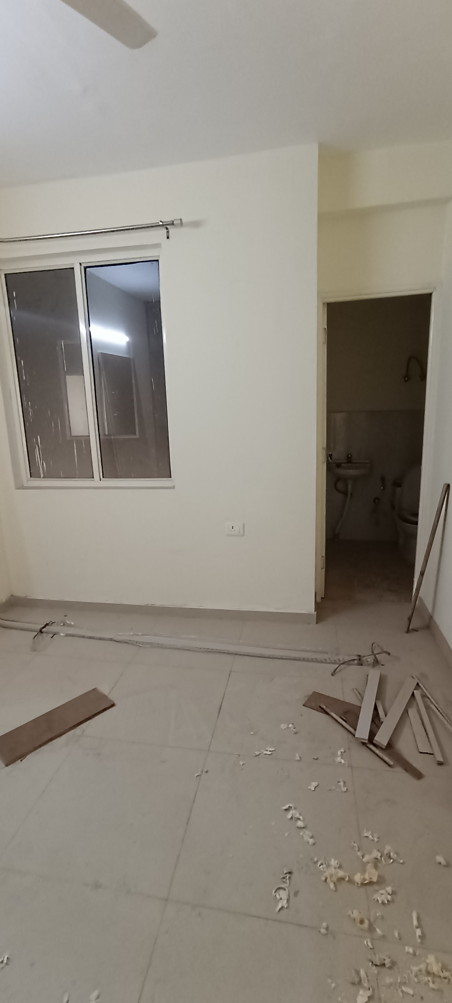 3 BHK 1050 Sq.Ft. Apartment in Pyramid Altia