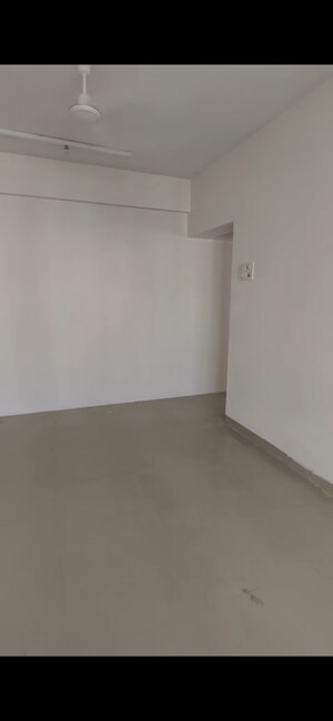 Room in 2 BHK Apartment at K Raheja Palm Spring, Malad West – for Rent