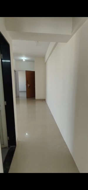 Room in 2 BHK Apartment at K Raheja Palm Spring, Malad West – for Rent