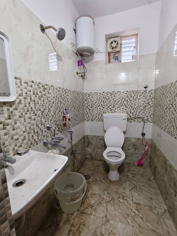 Team Area in 1 BHK Apartment at Kondapur – for Rent