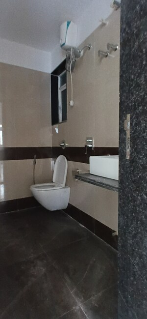 Master Bedroom in 2 BHK Apartment at Vaibhavlaxmi Central Park, Vikhroli East – for Rent