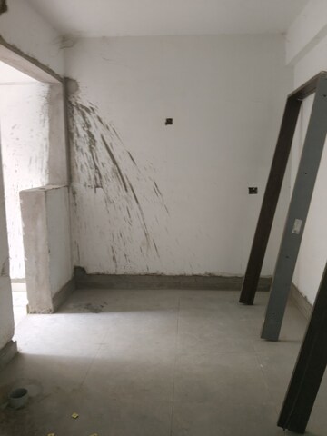 Room in 2.5 BHK Apartment at One OAK Natura, Sushant Golf City – for Sale