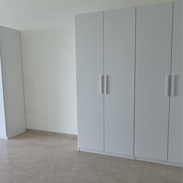 Room in 4 BHK Apartment at Raheja Imperia, Empire Mill – for Rent