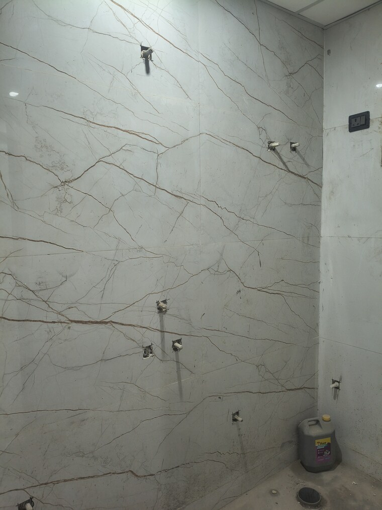 Bathroom, sunshine-apartments-sector-73 1 Bedroom 550 Sq.Ft. Builder Floor In Sector 73 Noida 9847001