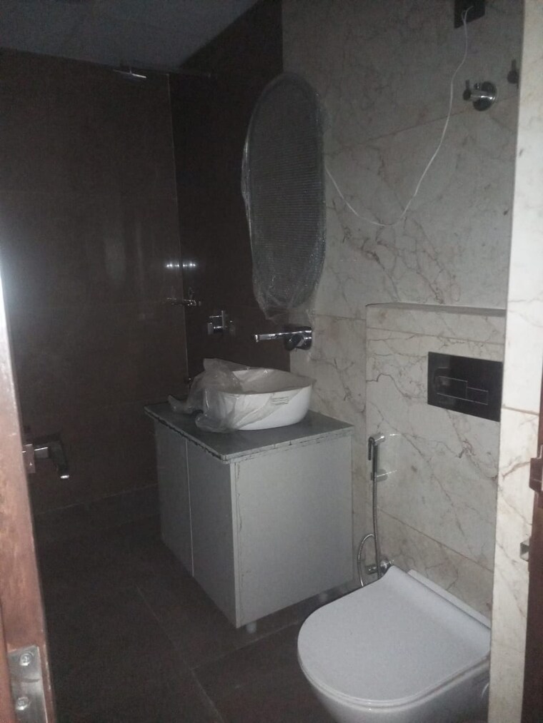 Bathroom, sector 110 2.5 Bedroom 1020 Sq.Ft. Builder Floor In Sector 110 Noida 9847014