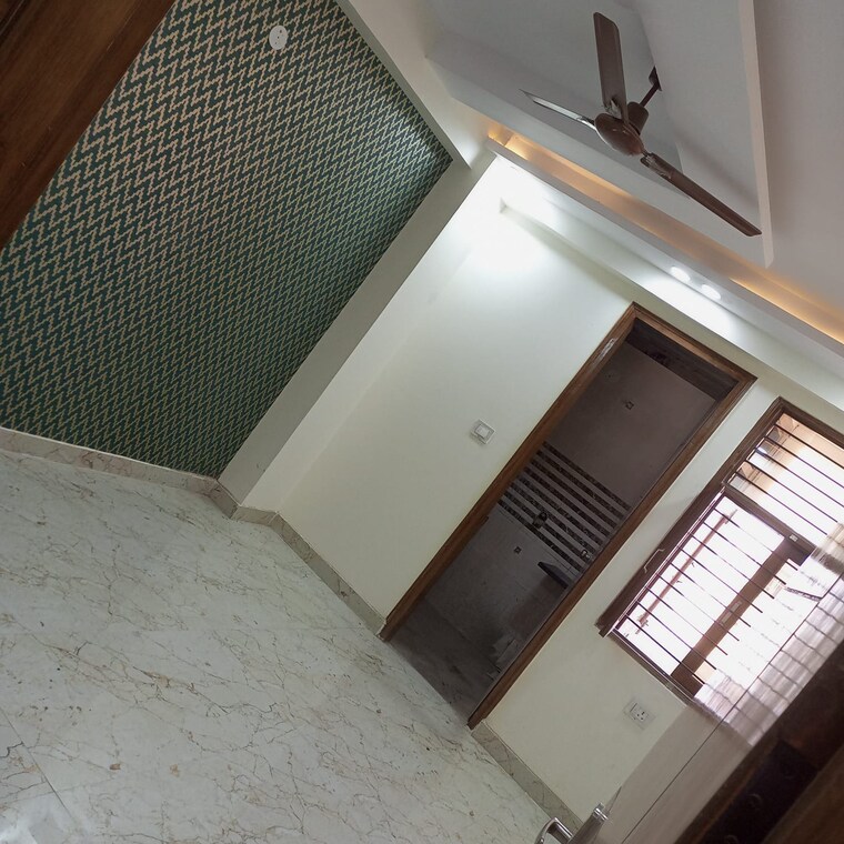 Balcony, sector 110 2.5 Bedroom 1020 Sq.Ft. Builder Floor In Sector 110 Noida 9847014