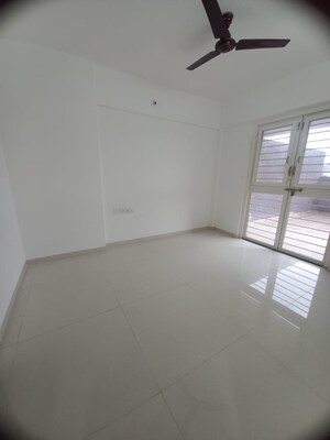 Room in 2 BHK Apartment at Kohinoor Zen Estate, Kharadi – for Rent