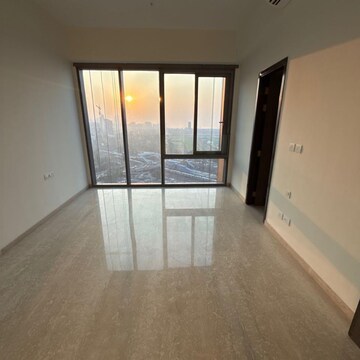 Room in 4 BHK Apartment at Piramal Mahalaxmi, Arthur rd – for Rent