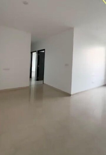 Room in 3 BHK Apartment at Oberoi Sky City, Borivali East – for Rent