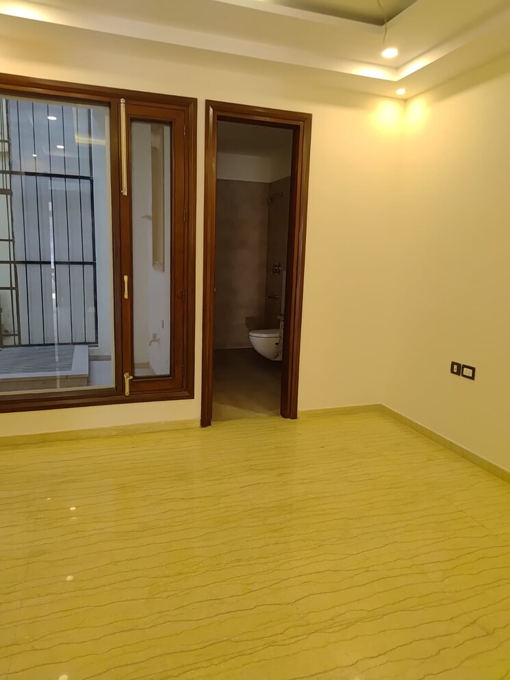 Room, rwa-apartments-sector-47 3 Bedroom 200 Sq.Mt. Independent House In Sector 47 Noida 9847811