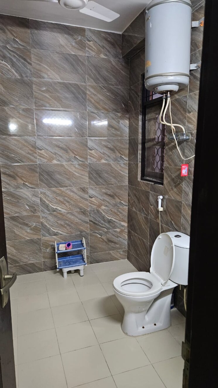 Bathroom, sector 56 1.5 Bedroom 1170 Sq.Ft. Independent House In Sector 56 Noida 9848280