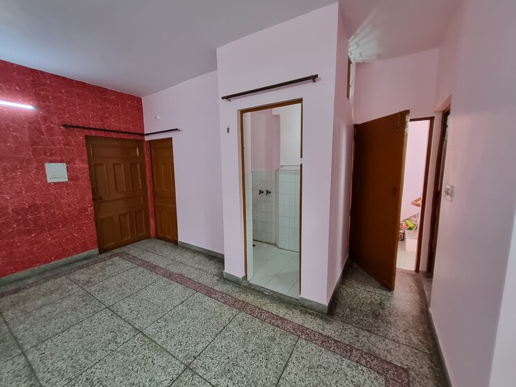 Room, rwa-apartments-sector-19 1.5 Bedroom 650 Sq.Ft. Independent House In Sector 19 Noida 9848548