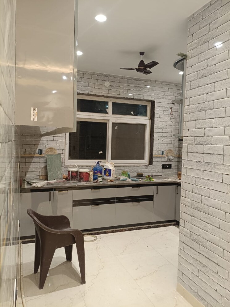Kitchen, super-mig 3 Bedroom 250 Sq.Mt. Builder Floor In Sector 105 Noida 9852068