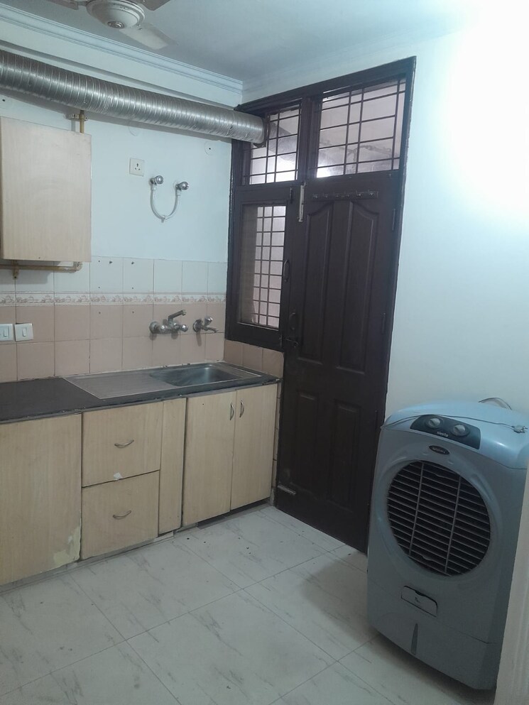 Bathroom, shri-balajee-residency 2.5 Bedroom 1000 Sq.Ft. Apartment In Ahinsa Khand 2 Ghaziabad 9852234