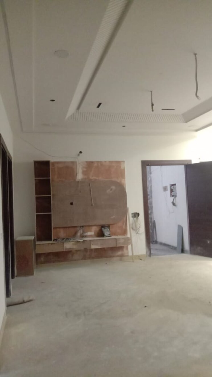 Bathroom, kavi nagar block e 4 Bedroom 300 Sq.Yd. Builder Floor In Kavi Nagar Block E Ghaziabad 9852473