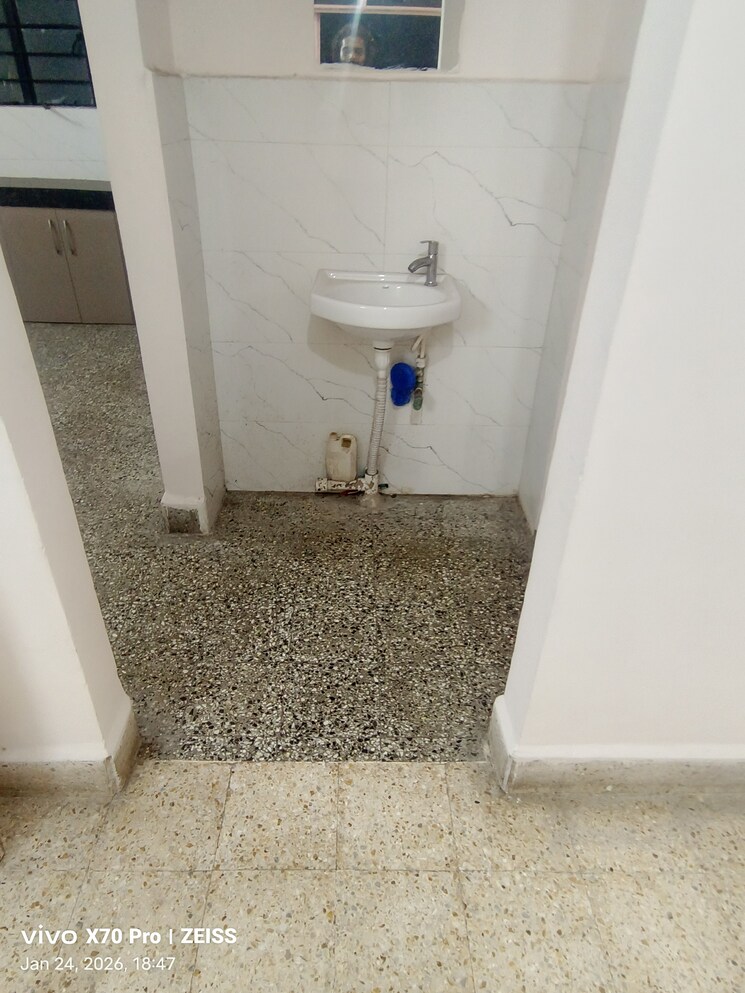 Bathroom, bhosale nagar 2 Bedroom 1000 Sq.Ft. Apartment In Bhosale Nagar Pune 9853741