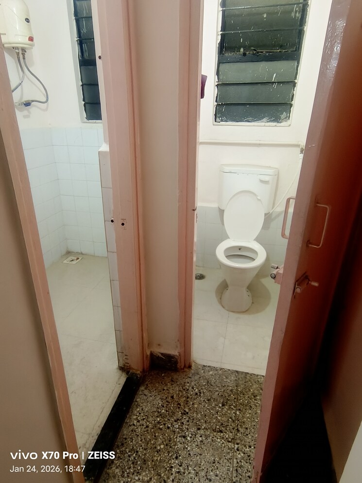 Bathroom, bhosale nagar 2 Bedroom 1000 Sq.Ft. Apartment In Bhosale Nagar Pune 9853741