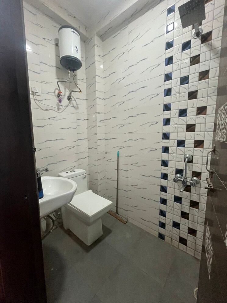 Bathroom, saket 1 RK 500 Sq.Ft. Builder Floor In Saket Delhi 9853968
