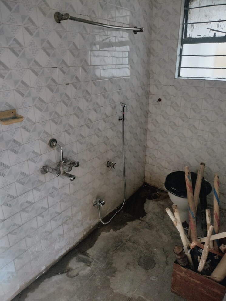 Bathroom, vishrantwadi 2 Bedroom 1000 Sq.Ft. Apartment In Vishrantwadi Pune 9854351