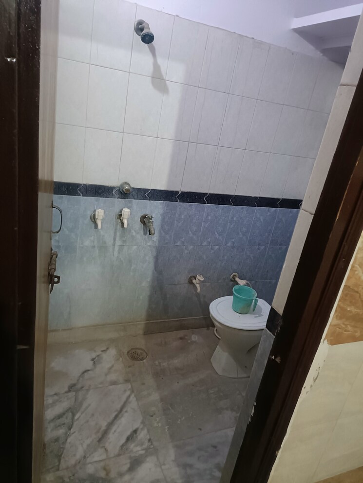 Attached Bathroom, rajendra nagar 2 Bedroom 927 Sq.Ft. Builder Floor In Rajendra Nagar Ghaziabad 9854804