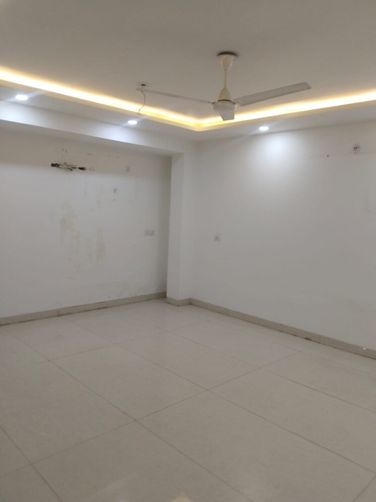 Room, sector 55 3 Bedroom 2060 Sq.Ft. Independent House In Sector 55 Noida 9855310