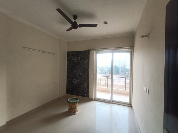 Room, amrapali-crystal-homes 3 Bedroom 1700 Sq.Ft. Apartment In Sector 76 Noida 9855444