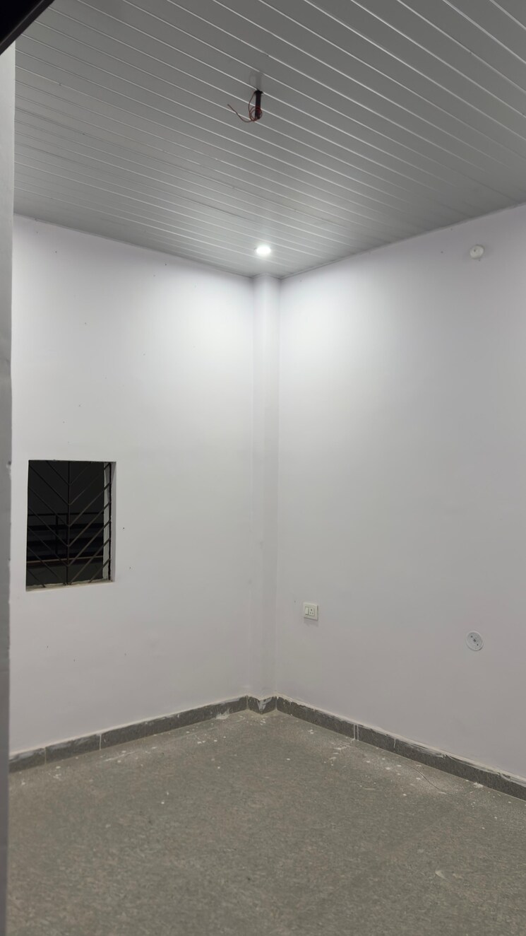 Room, gomti nagar 3 Bedroom 1600 Sq.Ft. Villa In Gomti Nagar Lucknow 9855575