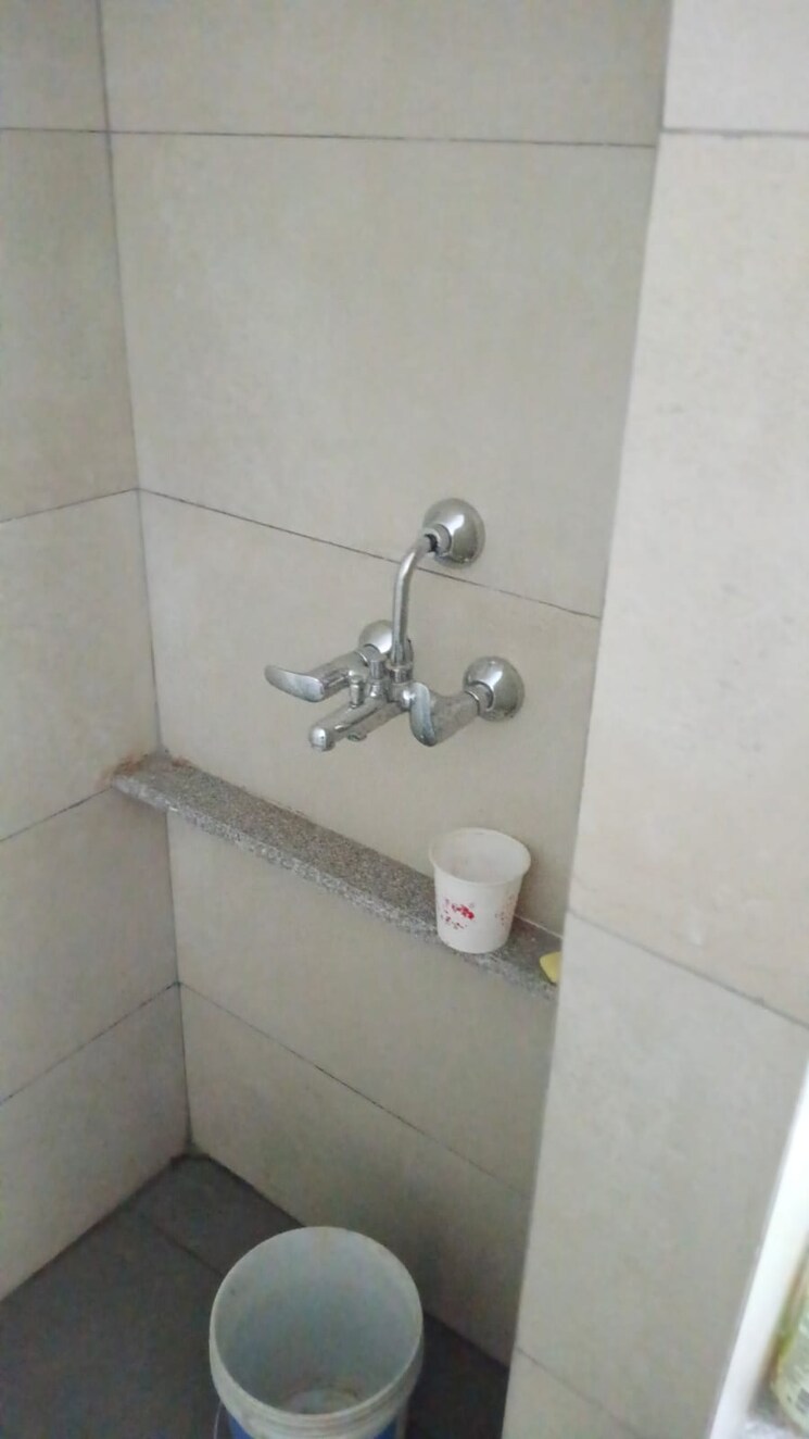 Bathroom, gaur-runway-suites Studio 460 Sq.Ft. Apartment In Gaur Yamuna City Greater Noida 9855843