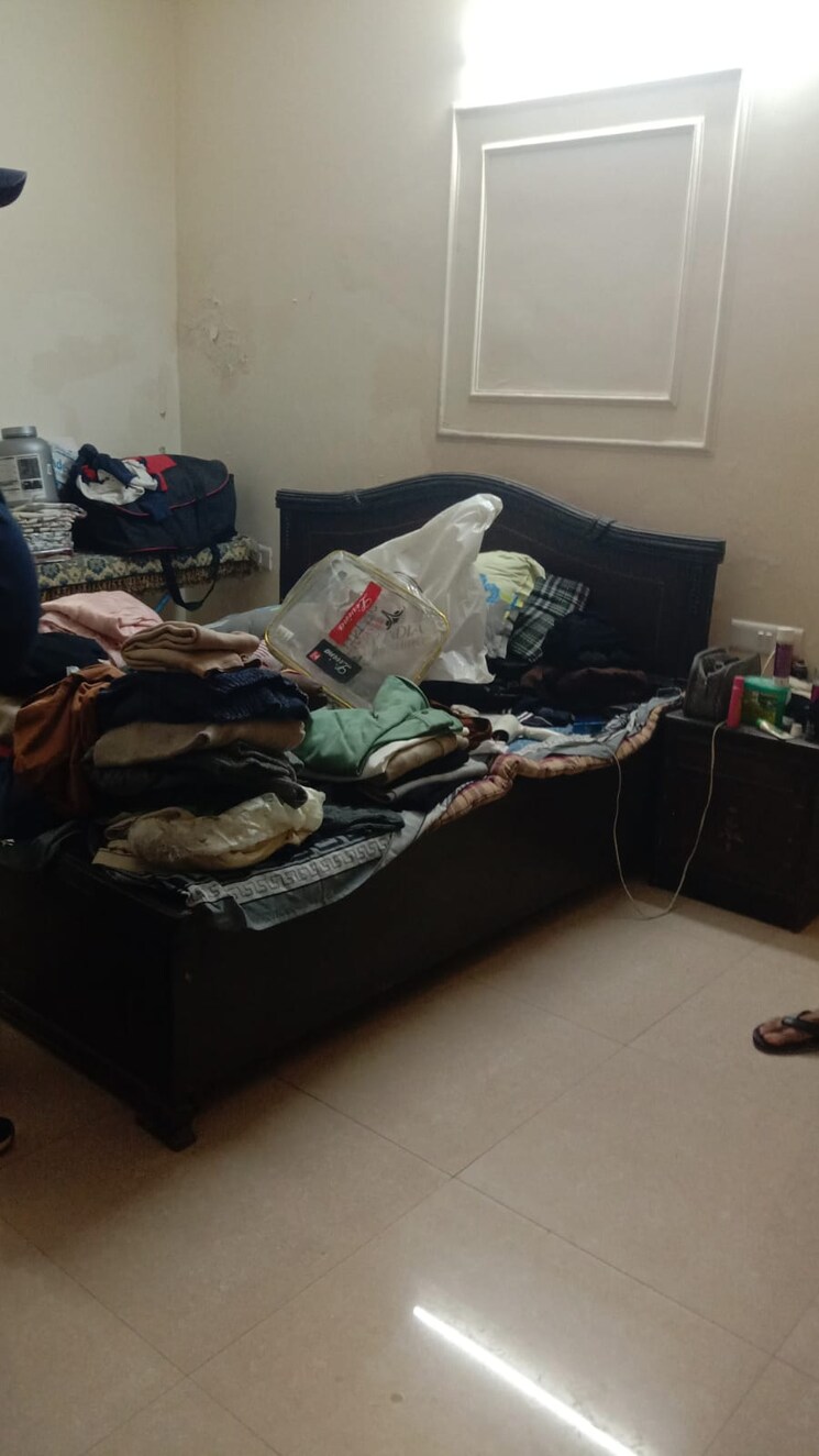 Bedroom, shibban pura 6 Bedroom 240 Sq.Yd. Independent House In Shibban Pura Ghaziabad 9856188