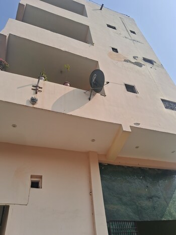 6+ BHK House for Sale in Sadarpur, Noida