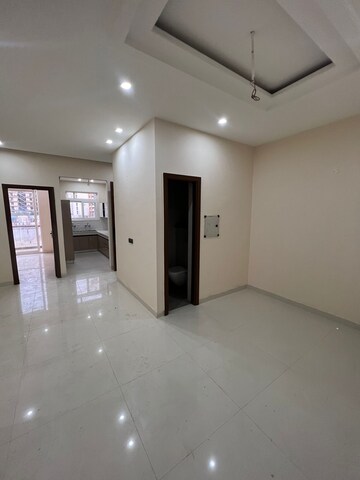 Room in 3 BHK Builder Floor at Chandigarh Citi Center, Vip Road – for Sale