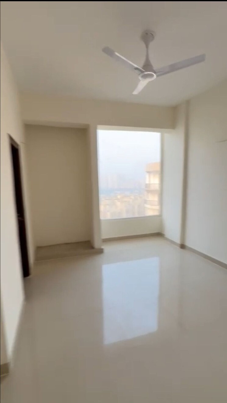 Room, amrapali-heartbeat-city 3 Bedroom 1350 Sq.Ft. Apartment In Sector 107 Noida 9858929