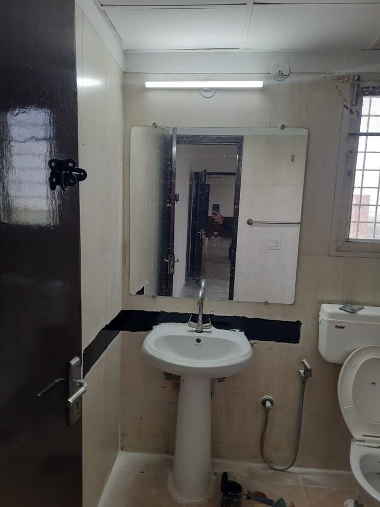 Bathroom, saviour-greenisle 2 Bedroom 1050 Sq.Ft. Apartment In Sain Vihar Ghaziabad 9860600