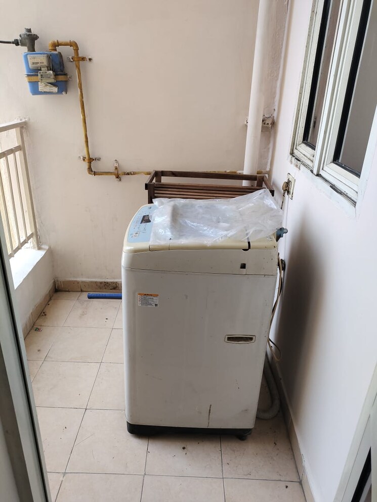 Bathroom, mahagun-moderne 3 Bedroom 2120 Sq.Ft. Apartment In Sector 78 Noida 9863393