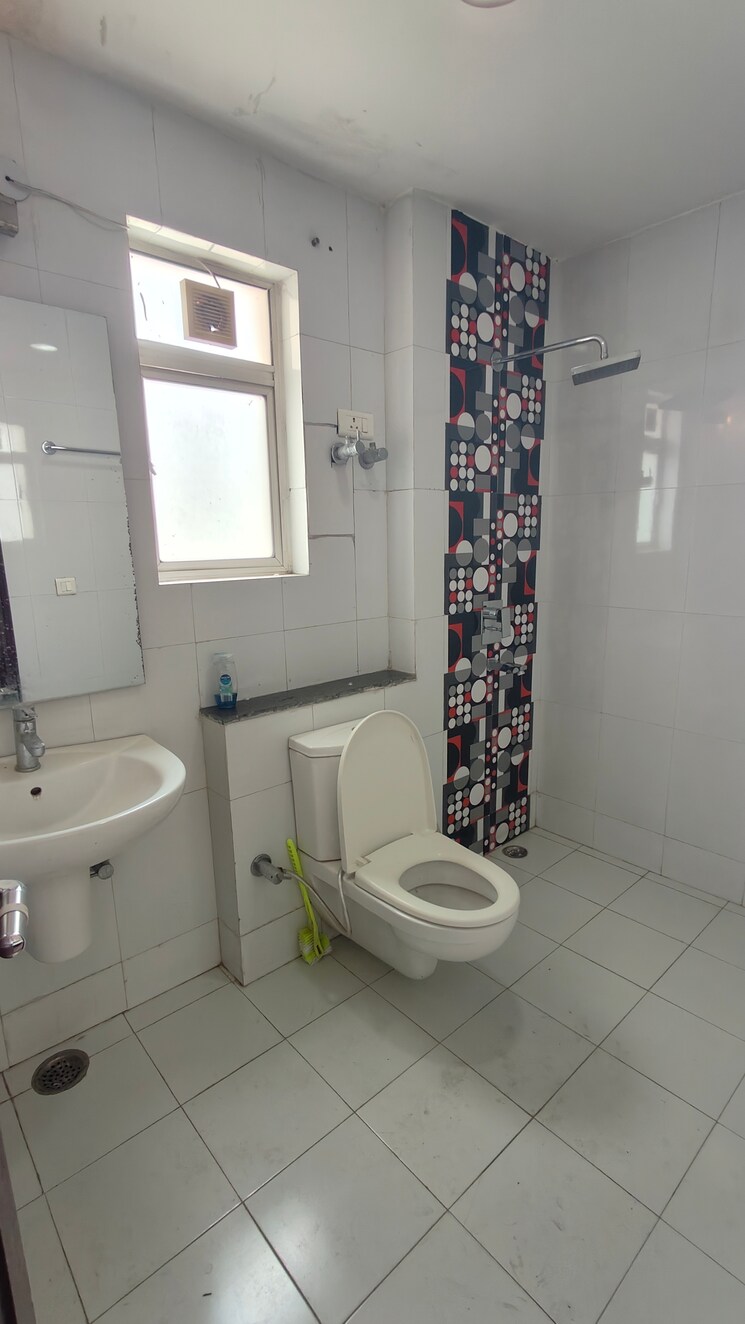 Bathroom, phullanwal 3 Bedroom 1800 Sq.Ft. Apartment In Phullanwal Ludhiana 9863684